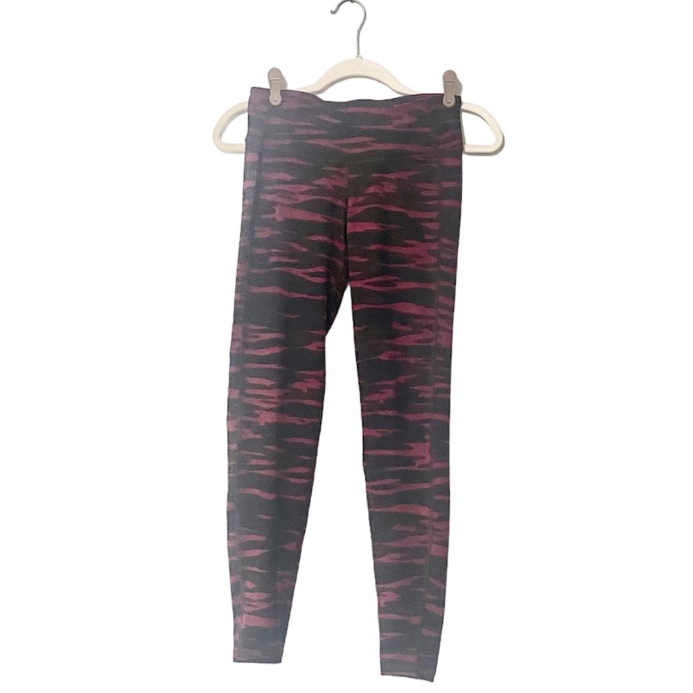 Old Navy Go Dry Women’s Tiger Camo Pattern Leggings Black Purple Pink Size Small